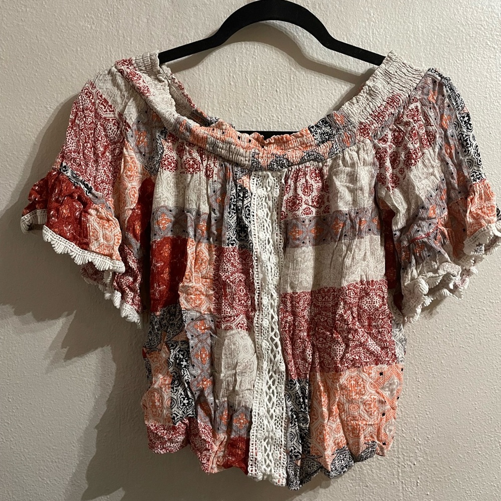 Women’s cute off the shoulder top!